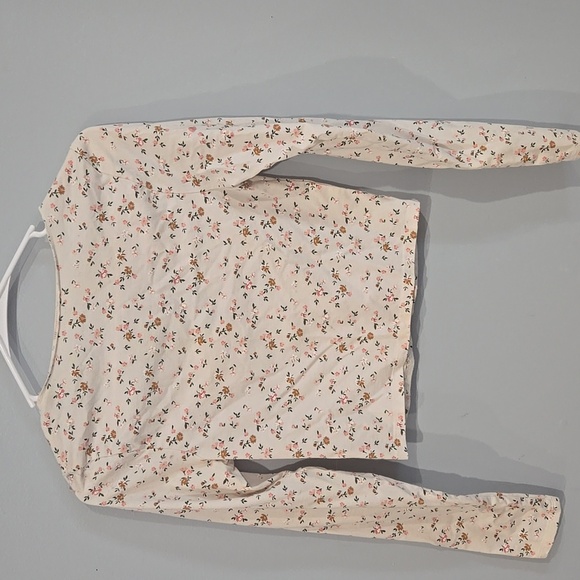 ARIZONA JEAN CO. Juniors Floral Crop Top. Sixe Medium. Gently Worn. - Picture 3 of 4